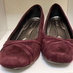 Maroon size 10 chunky heels.